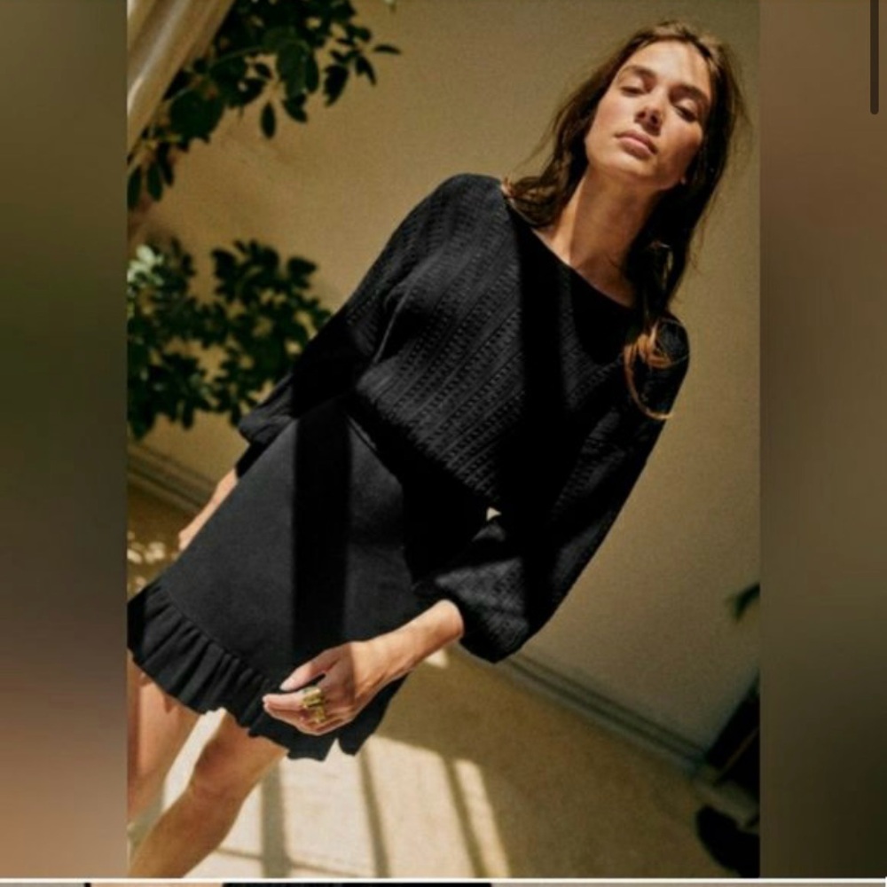Sezane Thalie Dress 
Colour : Black
Size : XS (FR Size XS)
NWT
Originally $190